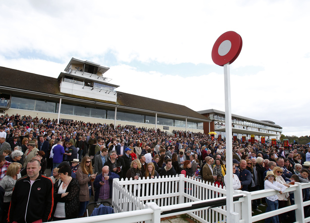 The crowd at Lingfield Park for the All-Weather Championships on April 18. RacingFotos.com