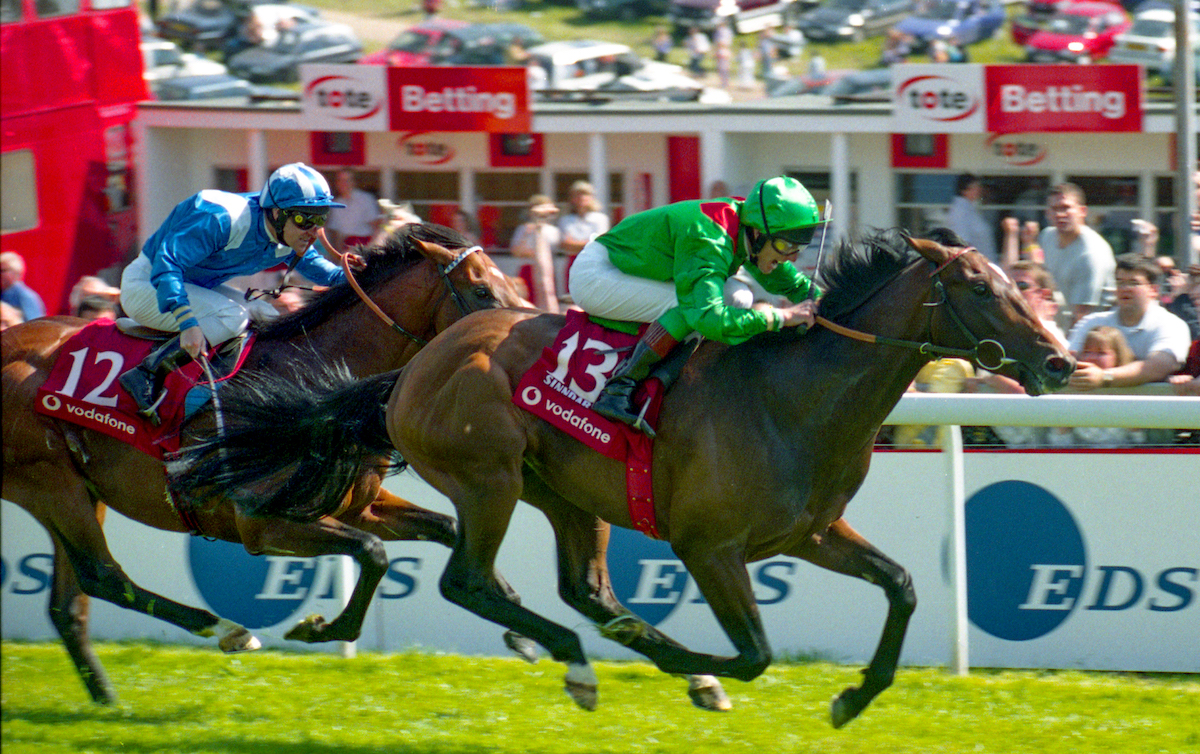 Oxx-trained Sinndar (Johnny Murtagh) beats Sakhee in the 2000 Derby at Epsom. Photo: Mark Cranham / focusonracing.com: 