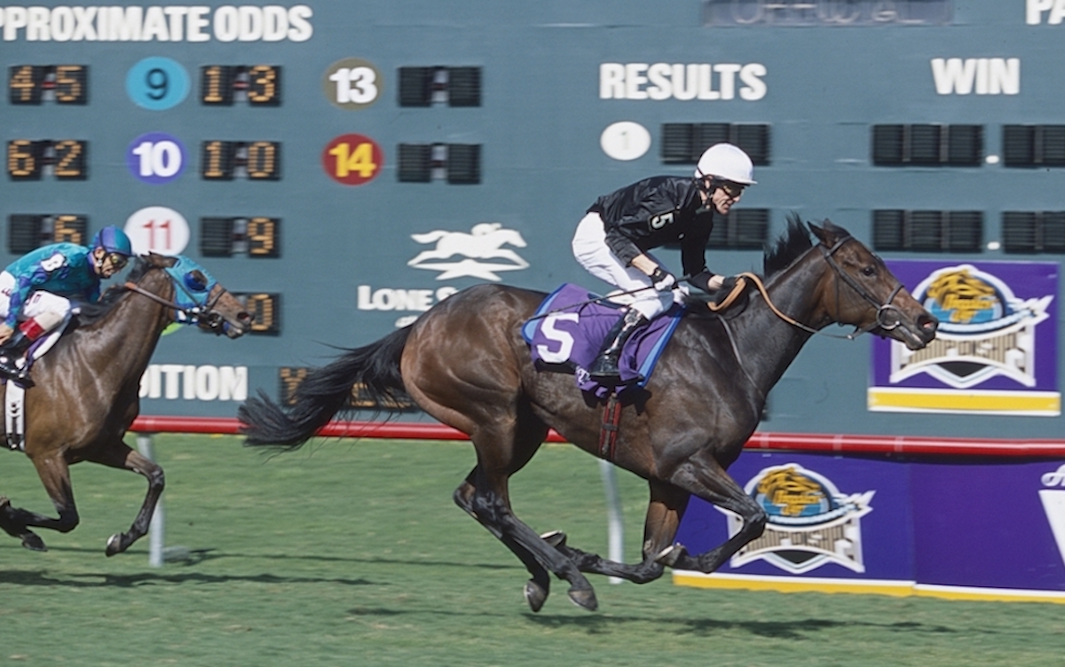 Texas triumph: Ouija Board (Kieren Fallon) draws away from Film Maker at the Breeders’ Cup in 2004. (Breeders’ Cup Photo ©)