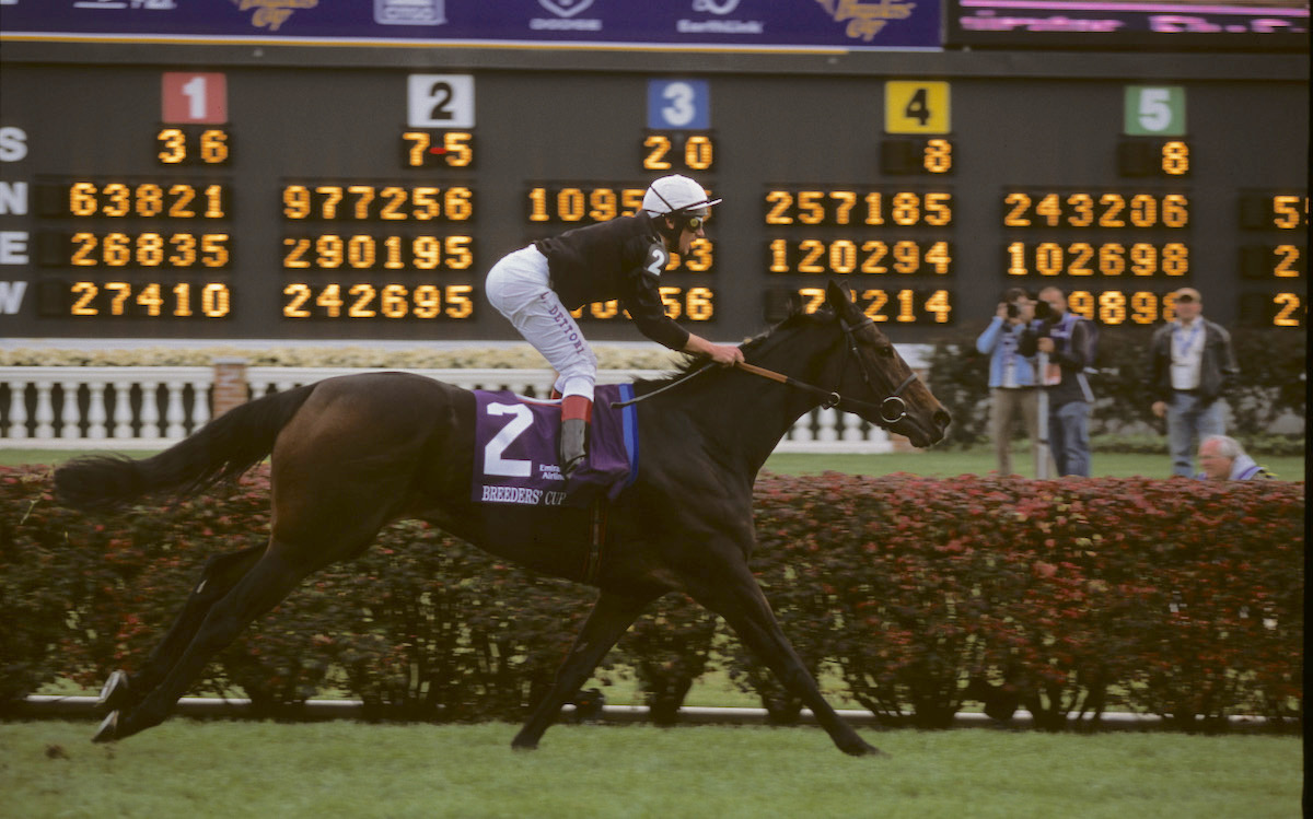 Ouija Board (Frankie Dettori) reclaims her title in the Breeders’ Cup Filly & Mare Turf at Churchill Downs in 2006. (Breeders’ Cup Photo ©)