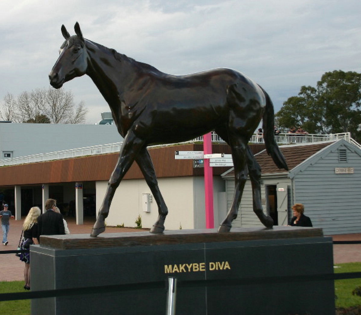 Philip Blacker’s sculpture of Melbourne Cup icon Makybe Diva at Flemington. Photo: philipblacker.com