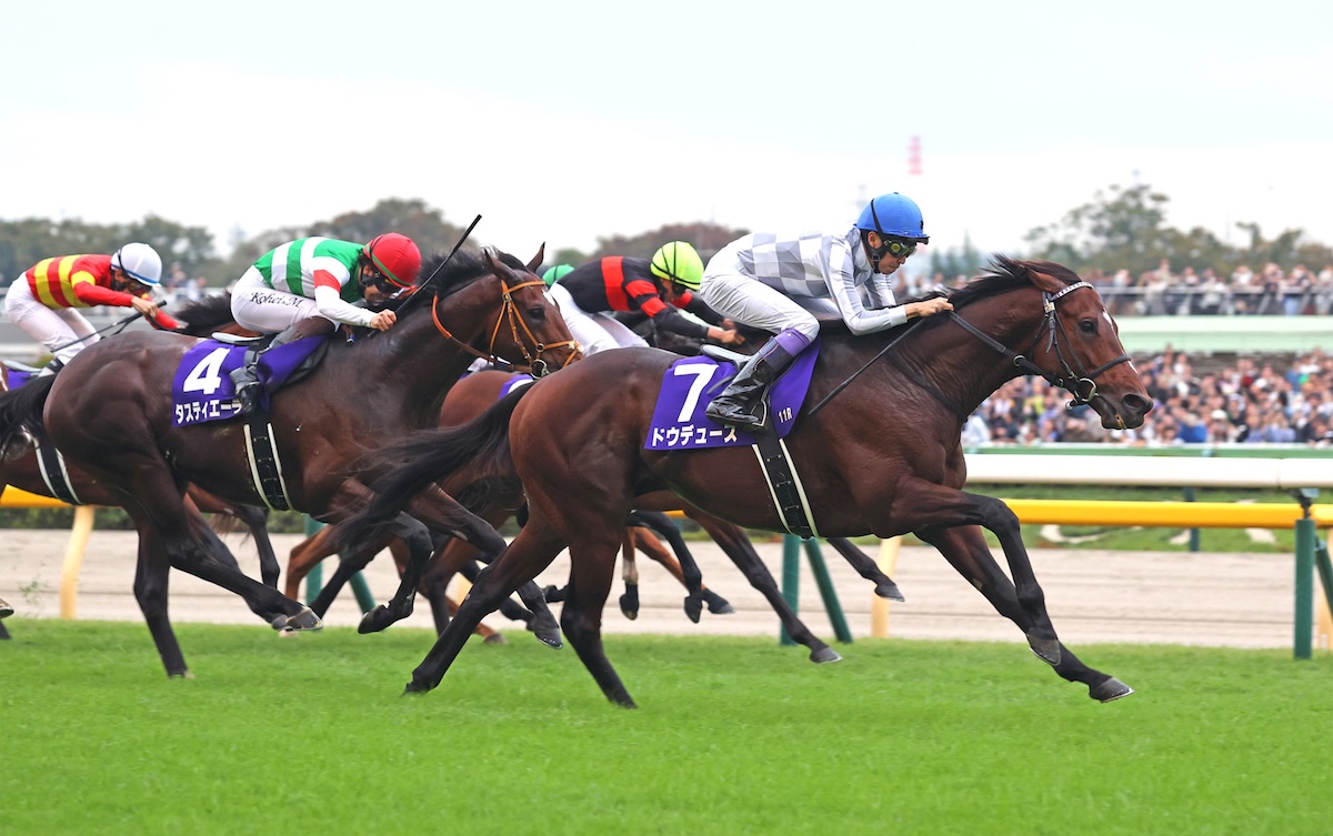 Do Deuce wins the Tenno Sho (Autumn) under Yutaka Take. Photo: JRA