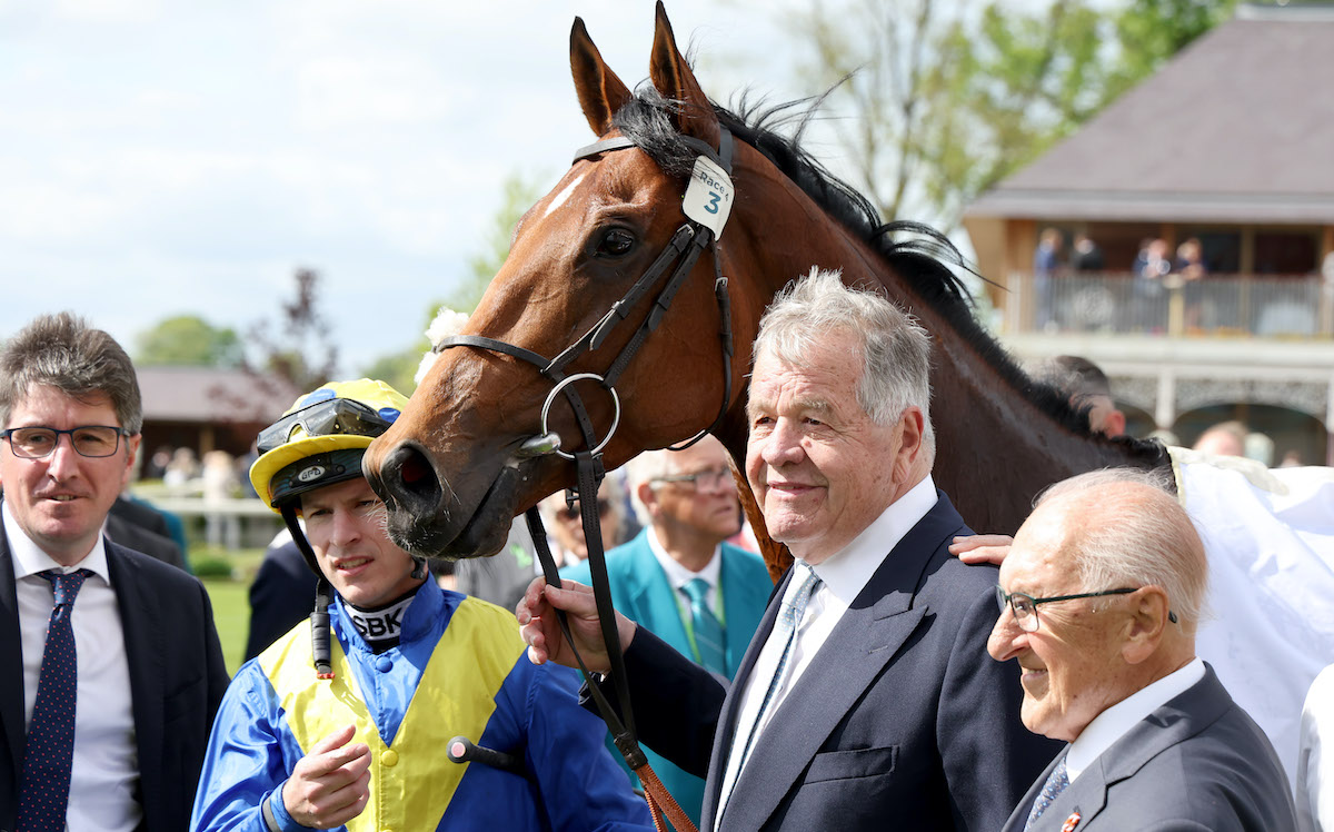 Stoute’s sixth and final Derby winner Desert Crown and jockey Richard Kingscote with the trainer after winning the Dante Stakes at York. Photo: Dan Abraham / focusonracing.com